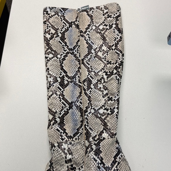 Kenneth Cole new york Justin block-heel tall snake print boots size 8m and 8.5m - Picture 5 of 8